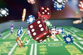 Slot ဂိမ်း reels နှင့် winning symbols ကစားနေစဉ်